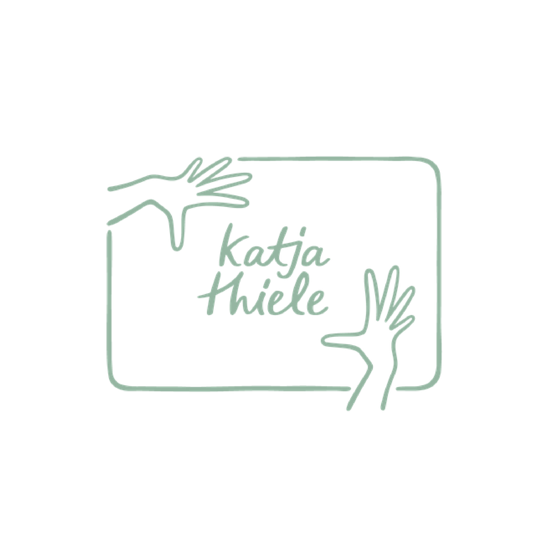 Minimalistisches Logo mit zwei Händen, die ein Rechteck um den handgeschriebenen Text "katja thiele" in Hellgrün auf weißem Hintergrund einrahmen.