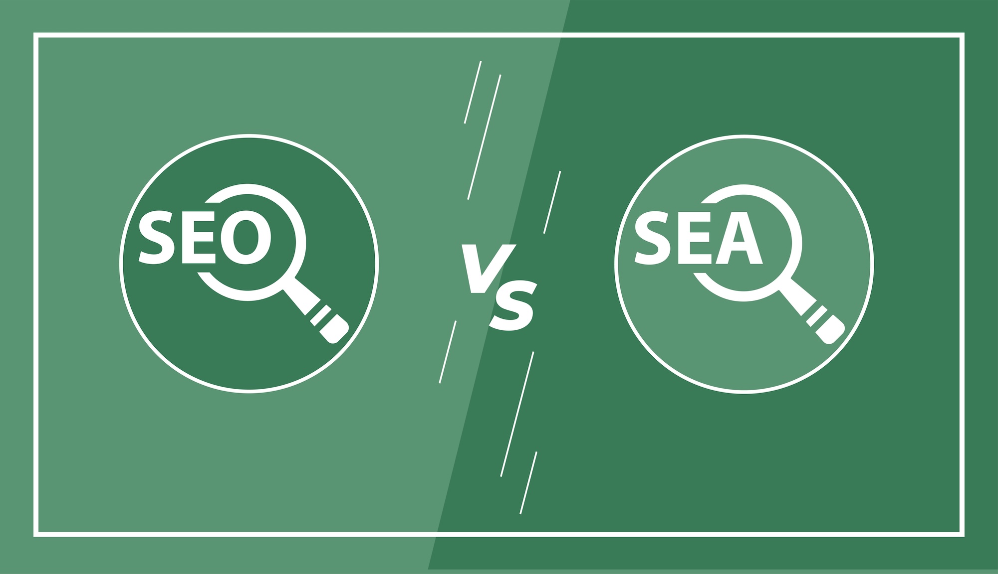 Grafik mit "SEO" und "SEA" jeweils in Kreisen mit Lupen, getrennt durch "vs" in der Mitte auf grünem Hintergrund.