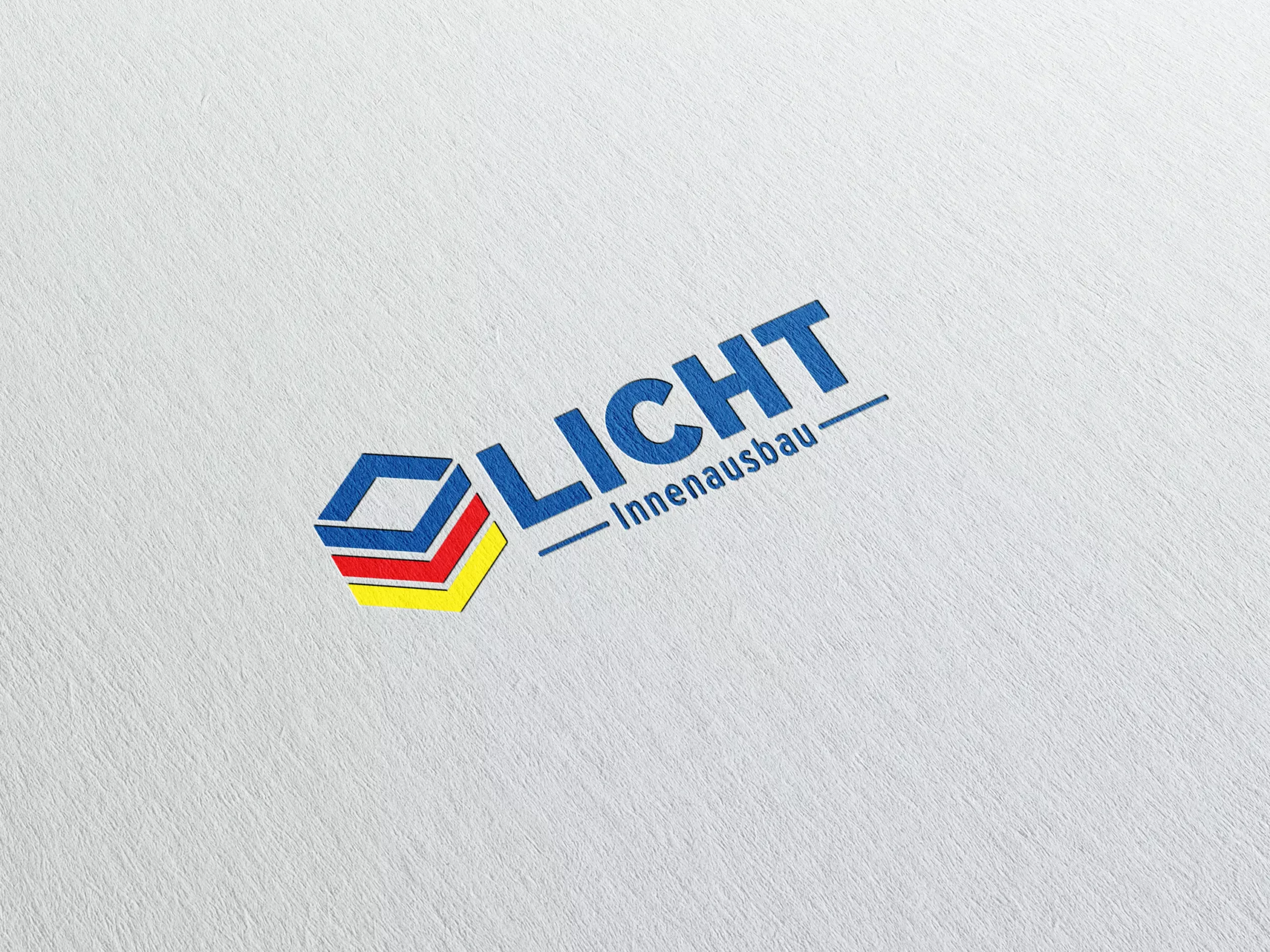 Logo für "LICHT Innenausbau" mit einem Würfeldesign mit blauen, roten und gelben Schichten und einem fetten blauen Text auf weißem, strukturiertem Hintergrund